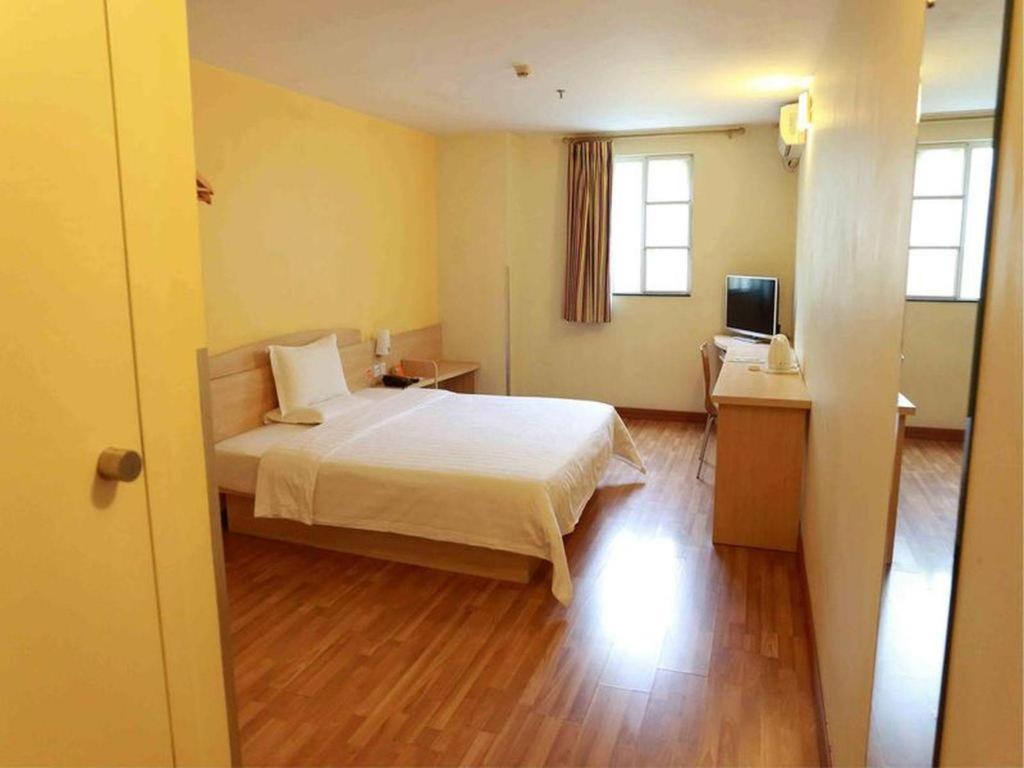 7 Days Inn Shanghai Minhang Dongchuan Road Jiaotong University Exterior photo