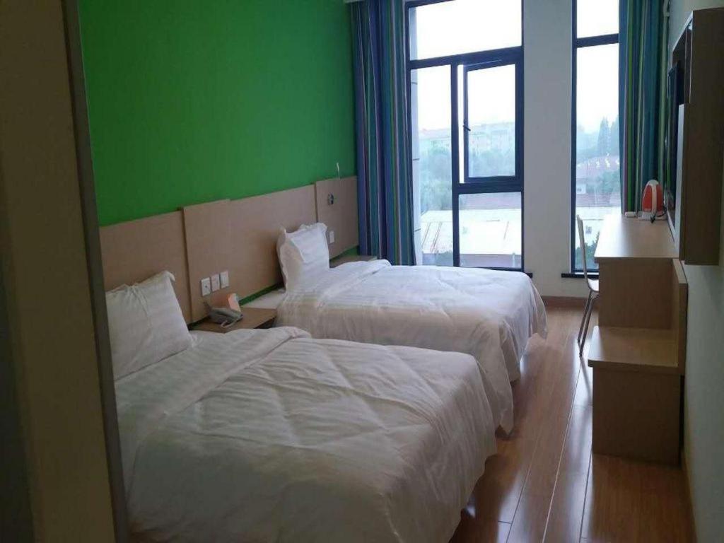7 Days Inn Shanghai Minhang Dongchuan Road Jiaotong University Exterior photo