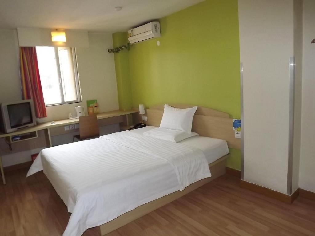 7 Days Inn Shanghai Minhang Dongchuan Road Jiaotong University Exterior photo