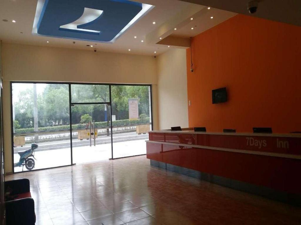 7 Days Inn Shanghai Minhang Dongchuan Road Jiaotong University Exterior photo