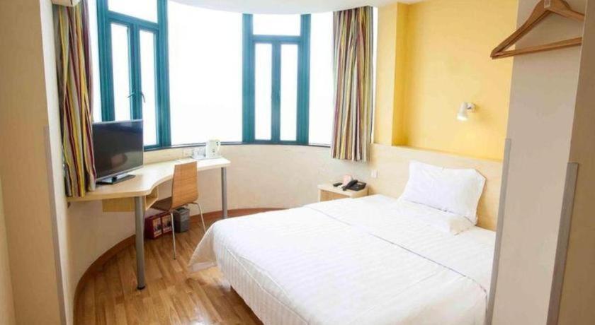 7 Days Inn Shanghai Minhang Dongchuan Road Jiaotong University Exterior photo