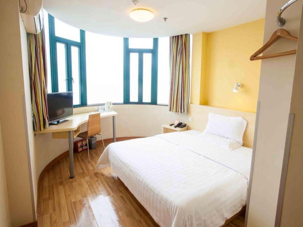7 Days Inn Shanghai Minhang Dongchuan Road Jiaotong University Exterior photo
